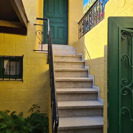 The 4Th Old Town Suites *