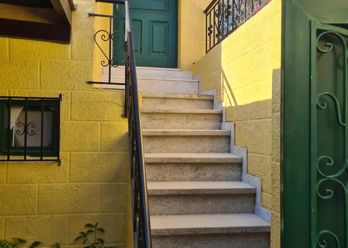 The 4Th Old Town Suites *