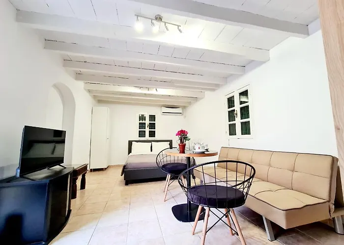 The 4Th Old Town Suites