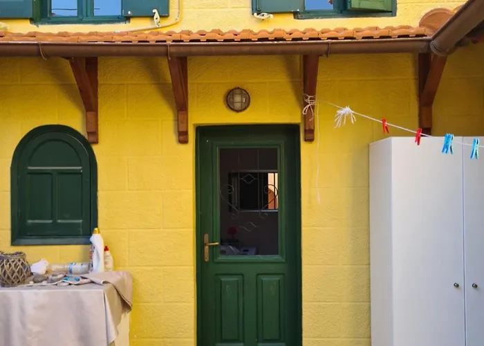 The 4Th Old Town Suites