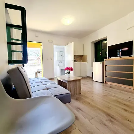 The 4Th Old Town Suites