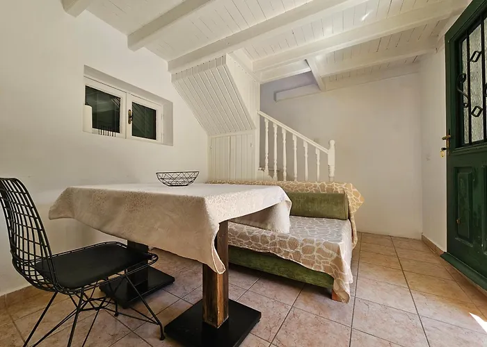 The 4Th Old Town Suites Apartman